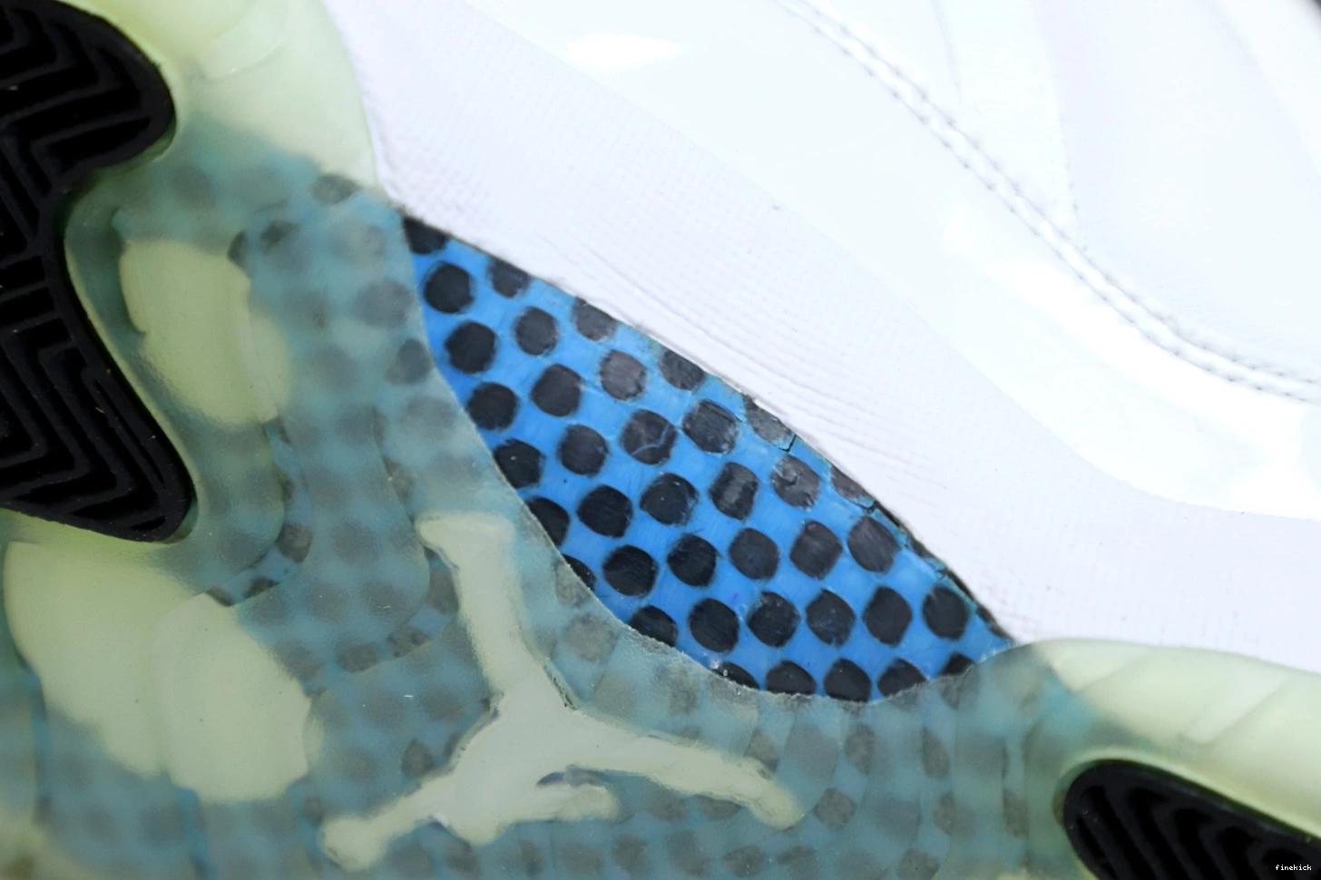 LOW BLUE RETRO JORDAN 11 LEGEND AIR 0216